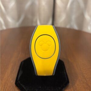 COLLECTORS ITEM ONLY: Disney Yellow Magic Band